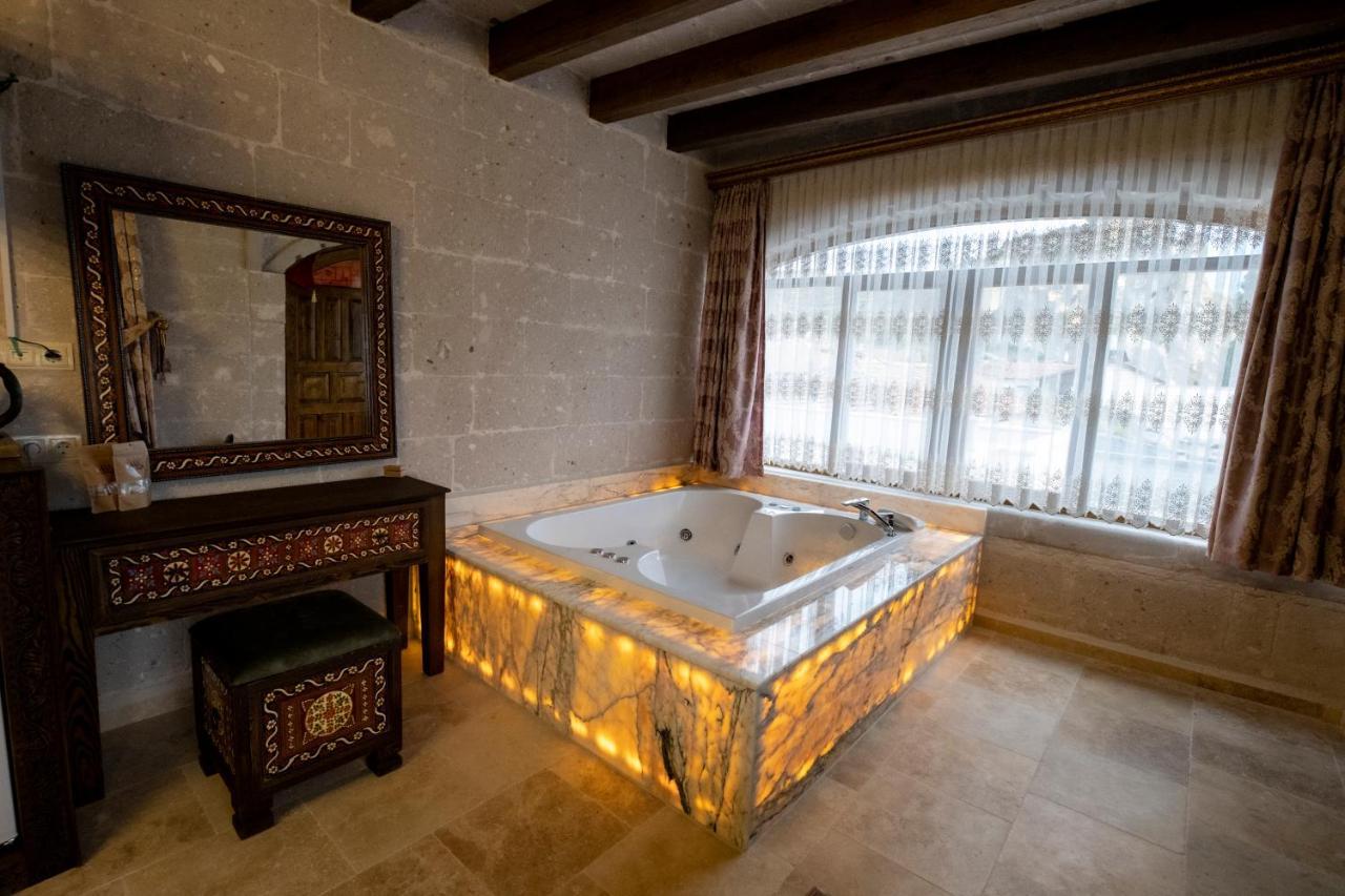 Underground Cave Suites Hotel Гьореме Екстер'єр фото